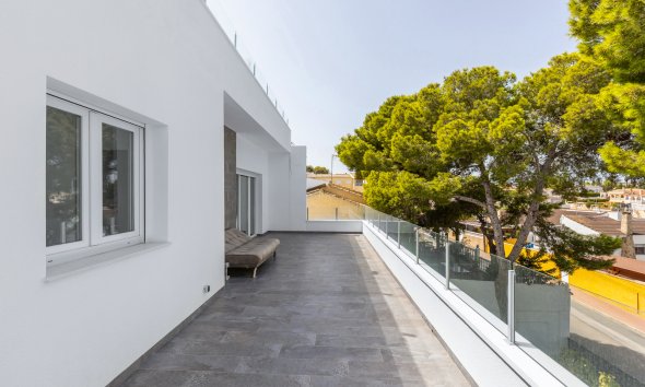 Resale - Villa / House - Torrevieja - Los Balcones