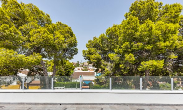 Resale - Villa / House - Torrevieja - Los Balcones