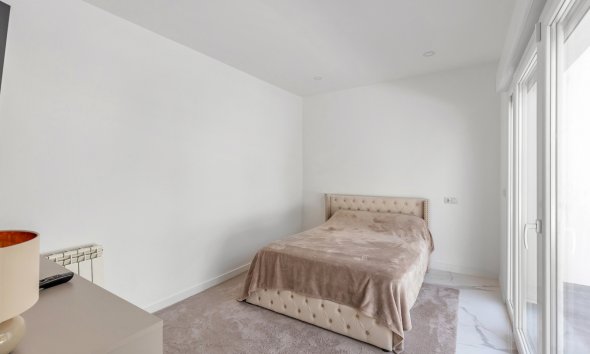 Resale - Villa / House - Torrevieja - Los Balcones