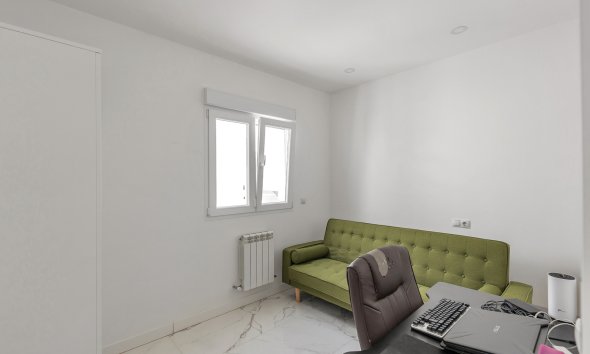 Resale - Villa / House - Torrevieja - Los Balcones