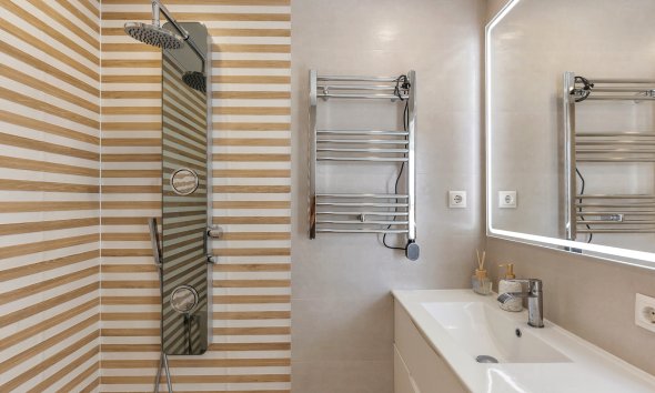 Resale - Villa / House - Torrevieja - Los Balcones