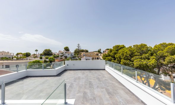 Resale - Villa / House - Torrevieja - Los Balcones