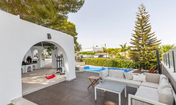 Resale - Villa / House - Torrevieja - Los Balcones