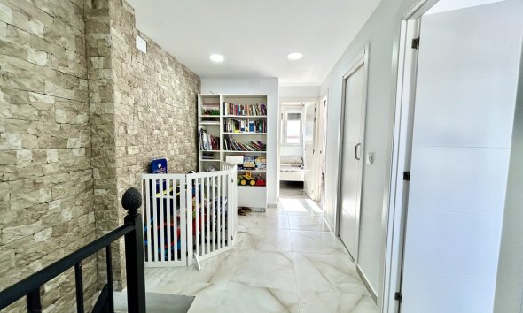 Resale - Townhouse / Terraced House - Torrevieja - Los Balcones