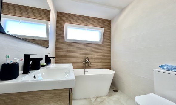 Resale - Townhouse / Terraced House - Torrevieja - Los Balcones