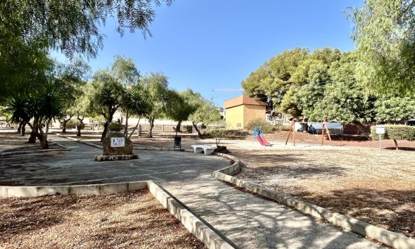 Resale - Townhouse / Terraced House - Torrevieja - Los Balcones