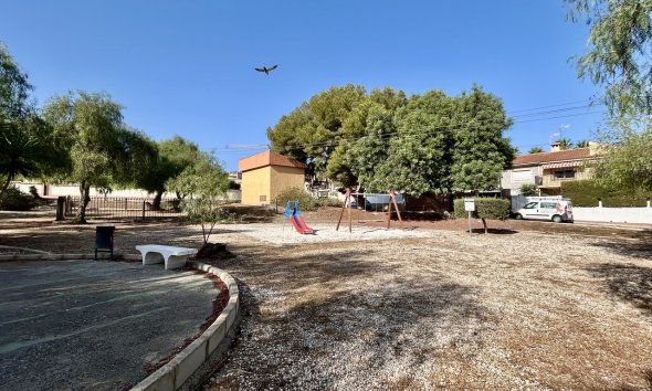 Resale - Townhouse / Terraced House - Torrevieja - Los Balcones