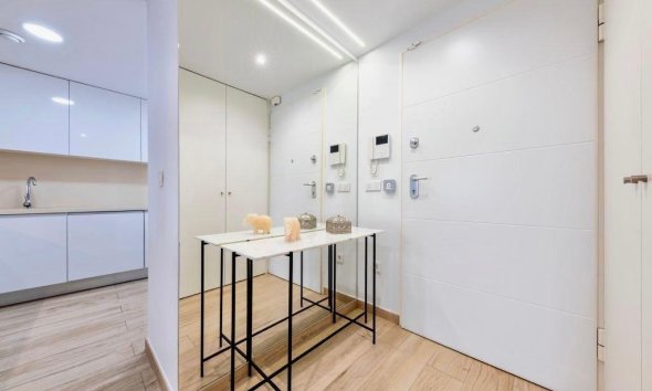 Resale - Townhouse / Terraced House - Finestrat - Urbanización