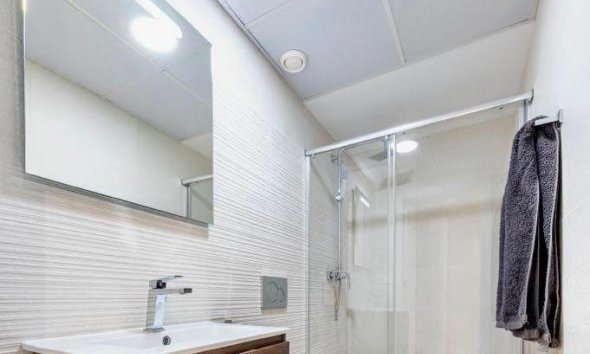 Resale - Townhouse / Terraced House - Finestrat - Urbanización