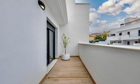 Resale - Townhouse / Terraced House - Finestrat - Urbanización