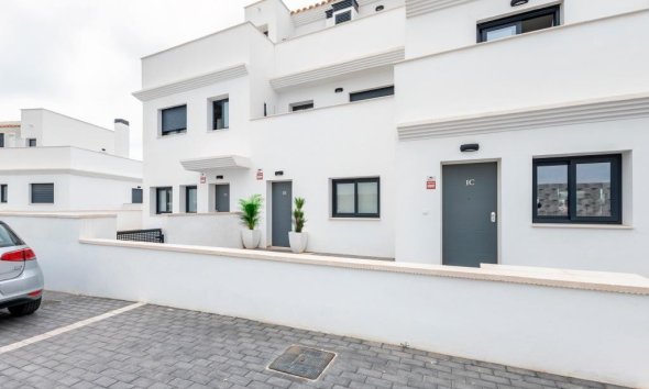 Resale - Townhouse / Terraced House - Finestrat - Urbanización