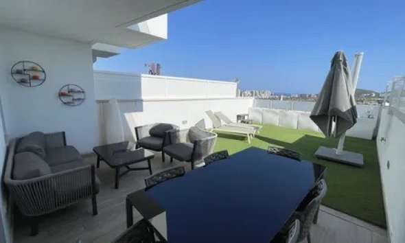 Resale - Townhouse / Terraced House - Finestrat - Urbanización
