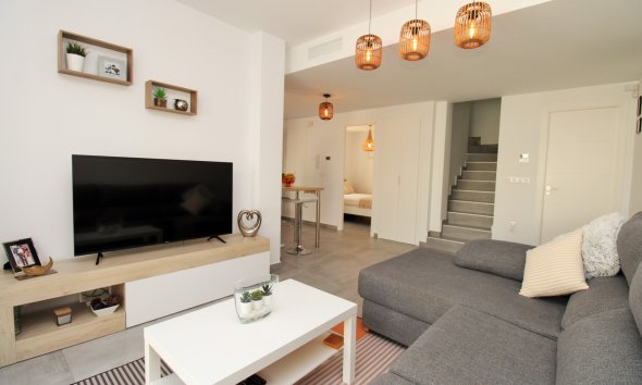 Resale - Villa / House - Orihuela Costa - PAU 8