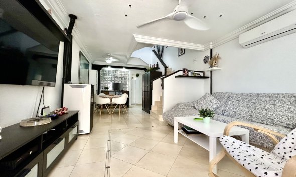 Resale - Townhouse / Terraced House - Heredades