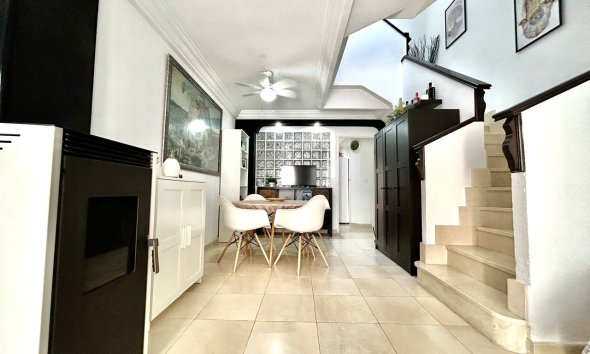 Resale - Townhouse / Terraced House - Heredades