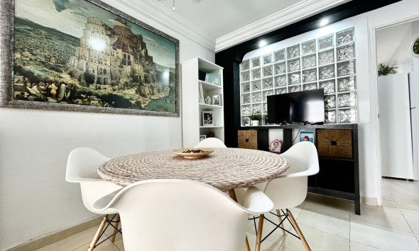 Resale - Townhouse / Terraced House - Heredades