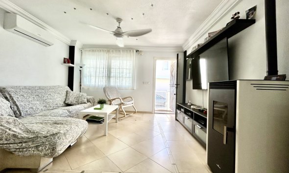 Resale - Townhouse / Terraced House - Heredades