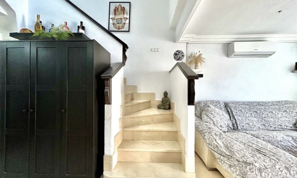Resale - Townhouse / Terraced House - Heredades