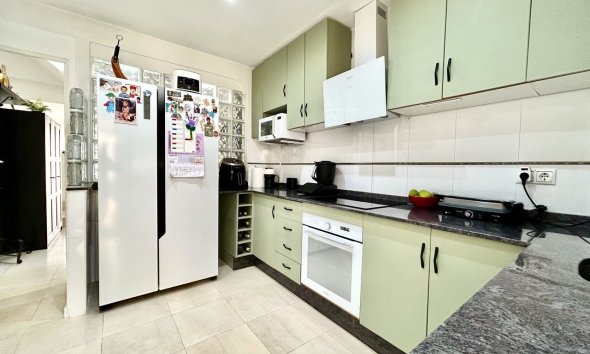 Resale - Townhouse / Terraced House - Heredades