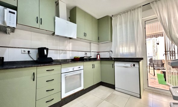 Resale - Townhouse / Terraced House - Heredades