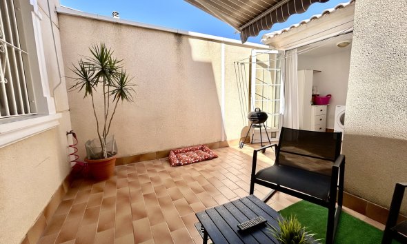 Resale - Townhouse / Terraced House - Heredades