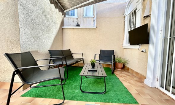 Resale - Townhouse / Terraced House - Heredades