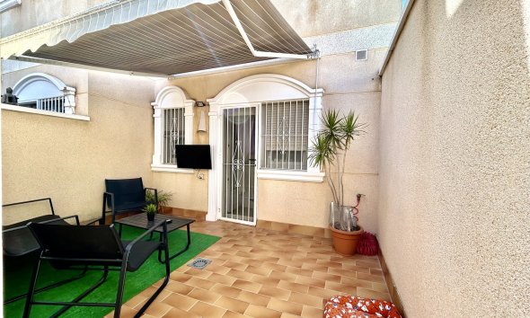 Resale - Townhouse / Terraced House - Heredades