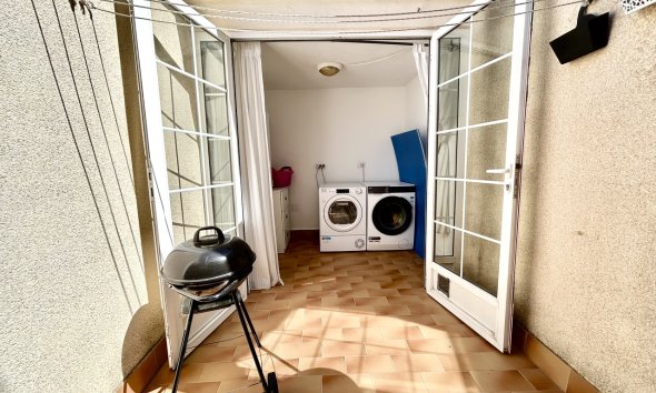 Resale - Townhouse / Terraced House - Heredades
