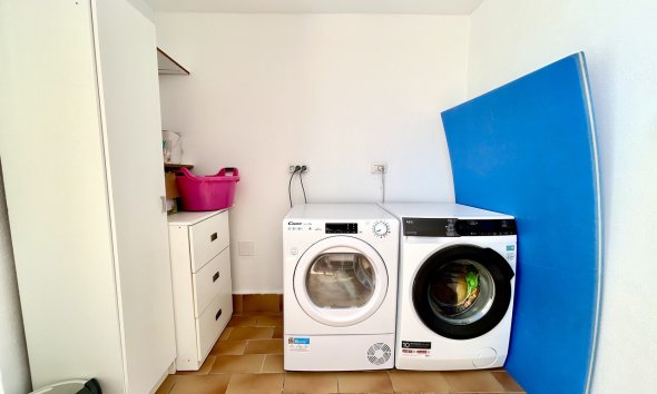 Resale - Townhouse / Terraced House - Heredades