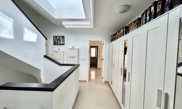 Resale - Townhouse / Terraced House - Heredades