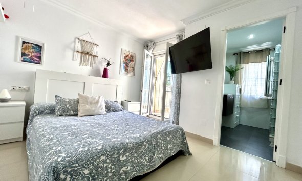 Resale - Townhouse / Terraced House - Heredades
