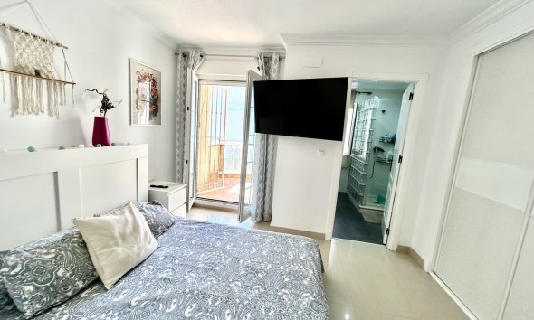 Resale - Townhouse / Terraced House - Heredades