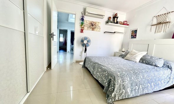 Resale - Townhouse / Terraced House - Heredades