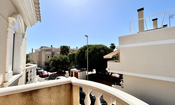 Resale - Townhouse / Terraced House - Heredades
