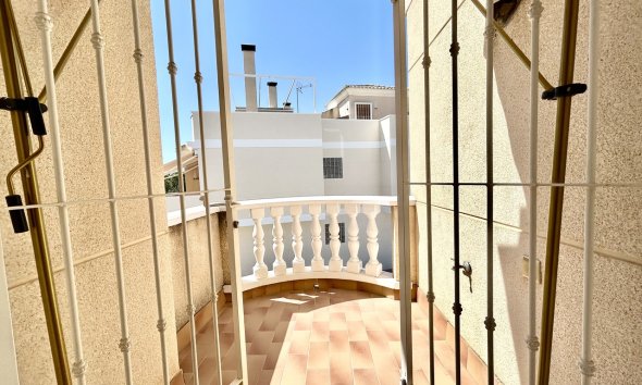 Resale - Townhouse / Terraced House - Heredades