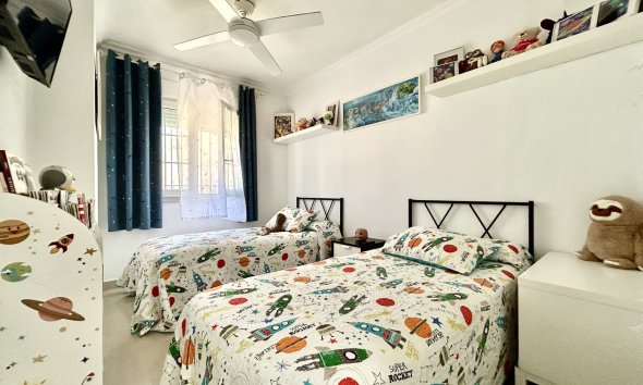 Resale - Townhouse / Terraced House - Heredades