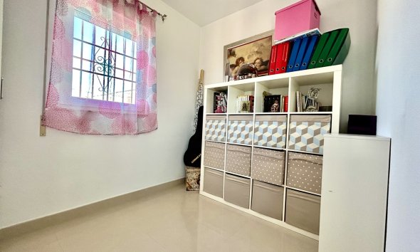 Resale - Townhouse / Terraced House - Heredades
