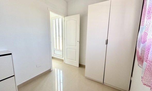Resale - Townhouse / Terraced House - Heredades