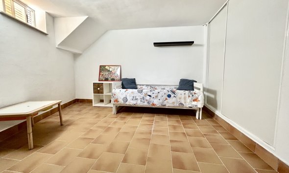 Resale - Townhouse / Terraced House - Heredades