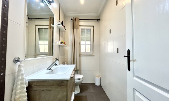 Resale - Townhouse / Terraced House - Heredades