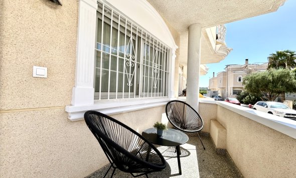 Resale - Townhouse / Terraced House - Heredades