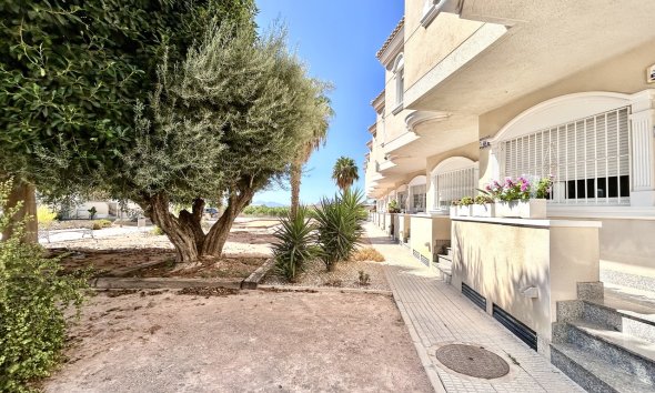 Resale - Townhouse / Terraced House - Heredades