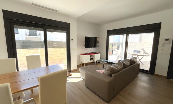 Resale - Villa / House - Ciudad Quesada - Pueblo Bravo