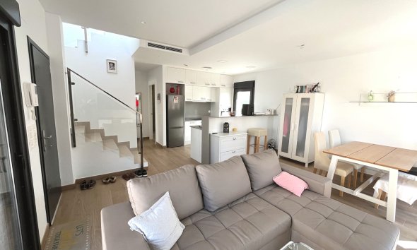 Resale - Villa / House - Ciudad Quesada - Pueblo Bravo
