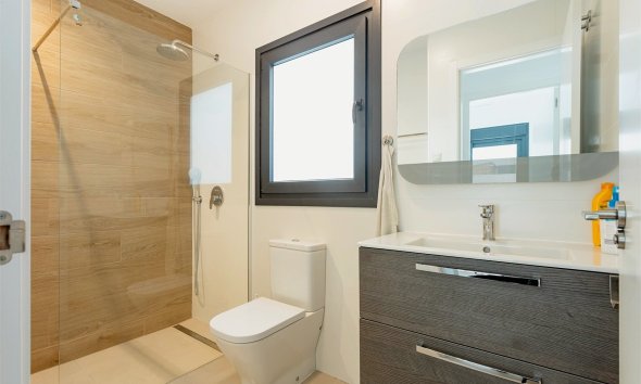 Resale - Villa / House - Ciudad Quesada - Pueblo Bravo