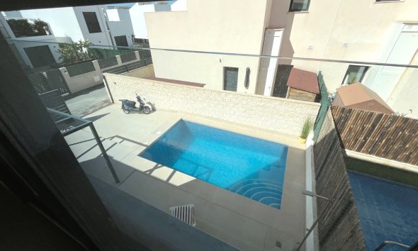 Resale - Villa / House - Ciudad Quesada - Pueblo Bravo