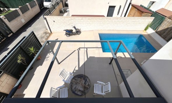 Resale - Villa / House - Ciudad Quesada - Pueblo Bravo