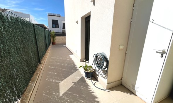Resale - Villa / House - Ciudad Quesada - Pueblo Bravo