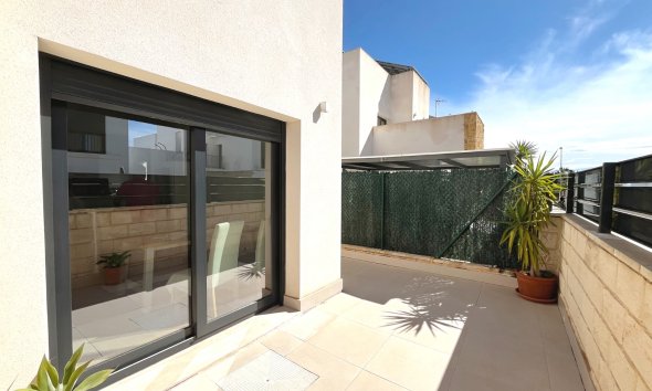 Resale - Villa / House - Ciudad Quesada - Pueblo Bravo
