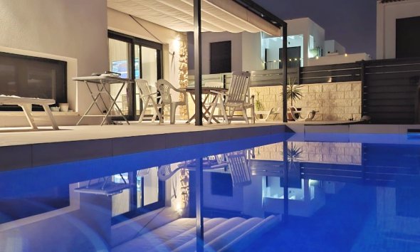 Resale - Villa / House - Ciudad Quesada - Pueblo Bravo